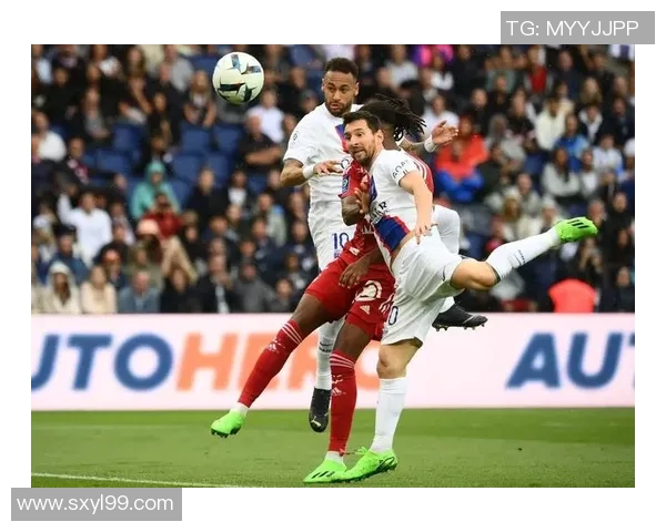 意甲激战：巴黎圣日耳曼险胜波尔图红牌事件引发全场热议