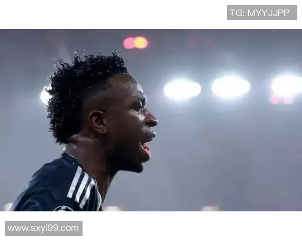 那不勒斯绝杀本菲卡4-3逆转胜利补时进球点燃全场激情